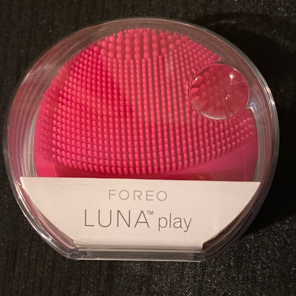 FOREO Luna Play- Fuchsia- NWT